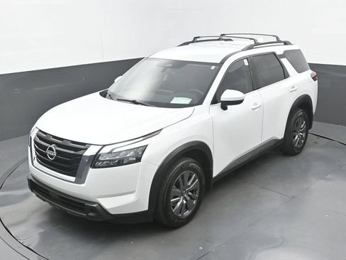 Used 2025 Nissan Pathfinder SV AWD/4WD image 33