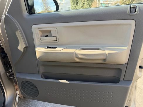 Used 2005 Dodge Dakota SLT image 26