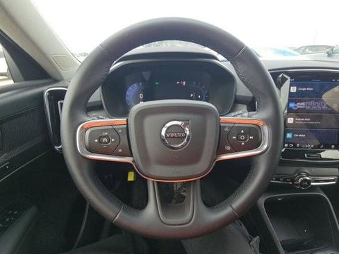 Used 2025 Volvo XC40 B5 Core image 10