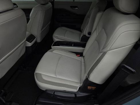 Certified 2026 Nissan Pathfinder SL w/ SL Premium Package FWD image 13