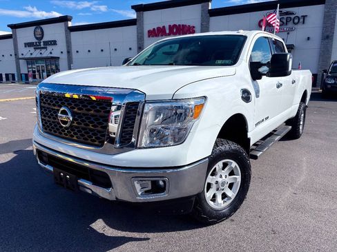 Used 2018 Nissan Titan SV AWD/4WD image 1