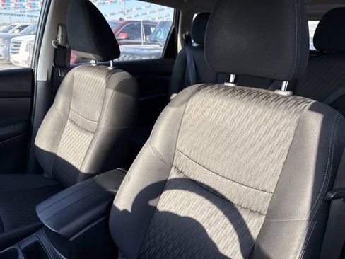 Used 2018 Nissan Rogue S image 11