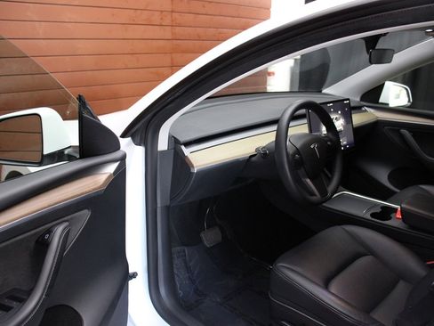 Used 2023 Tesla Model Y Long Range image 2