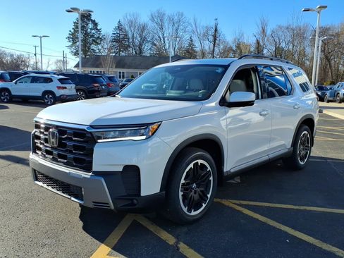 New 2026 Honda Pilot Touring image 3