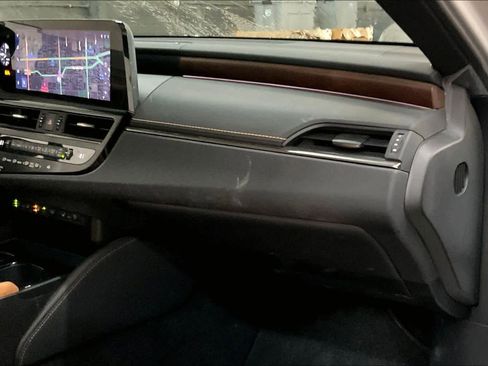 Used 2023 Lexus ES 300h w/ Premium Package image 18