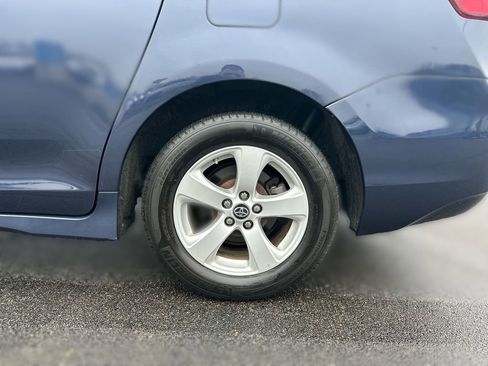 Used 2020 Toyota Sienna L image 17