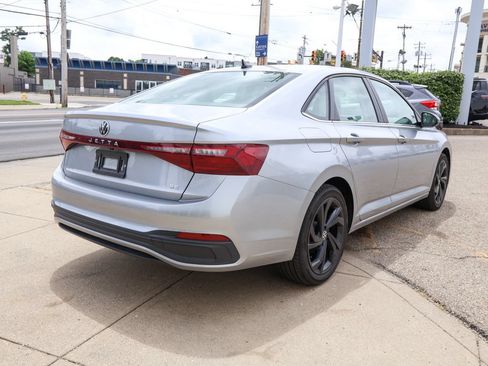 Used 2026 Volkswagen Jetta SE w/ Black Wheel Package FWD image 5