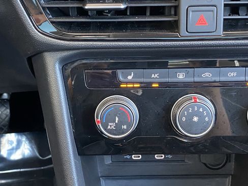 Certified 2023 Volkswagen Taos SE w/ Panoramic Sunroof Package FWD image 14