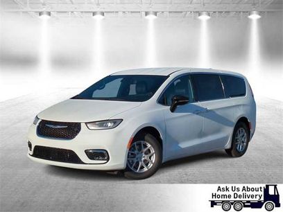 New 2026 Chrysler Pacifica Select