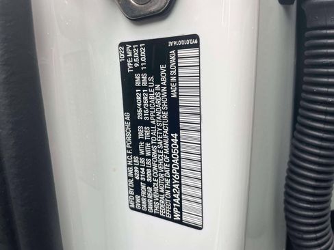 Used 2023 Porsche Cayenne Platinum Edition image 18