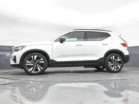 Used 2023 Volvo XC40 B5 Ultimate w/ Protection Package Premier AWD/4WD image 40