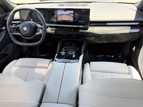 Used 2025 BMW 530i RWD image 17
