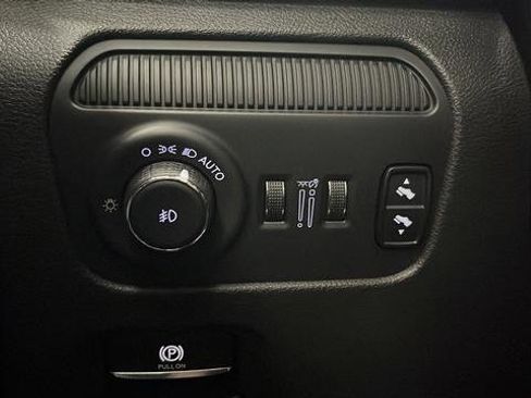 Used 2024 Jeep Wagoneer L Series II w/ Convenience Group I image 13