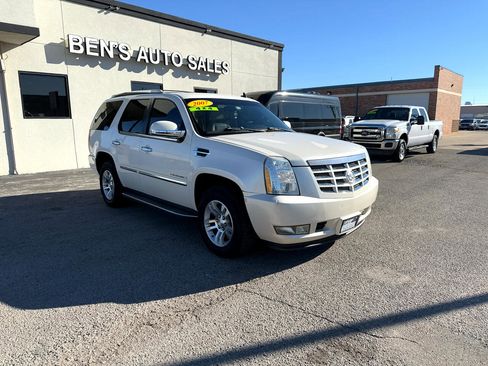 Used 2007 Cadillac Escalade AWD w/ Information Package image 4