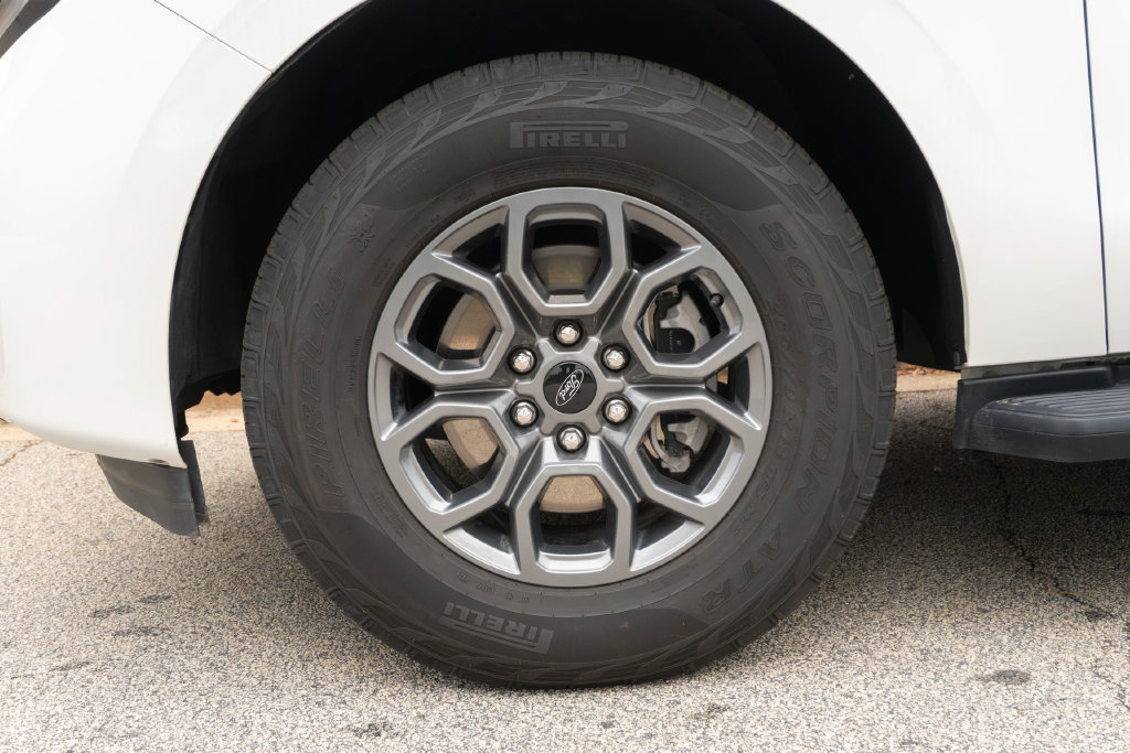 Used 2025 Ford Expedition Max Active RWD image 2