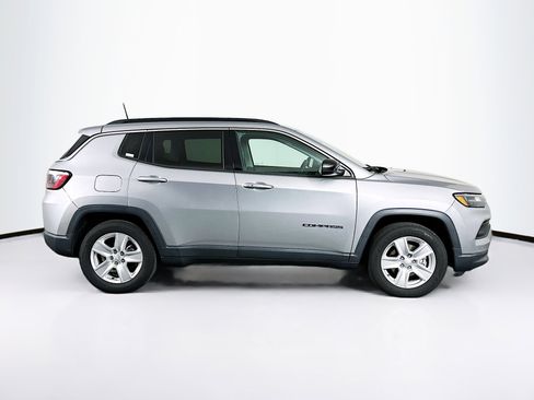 Used 2022 Jeep Compass Latitude image 10