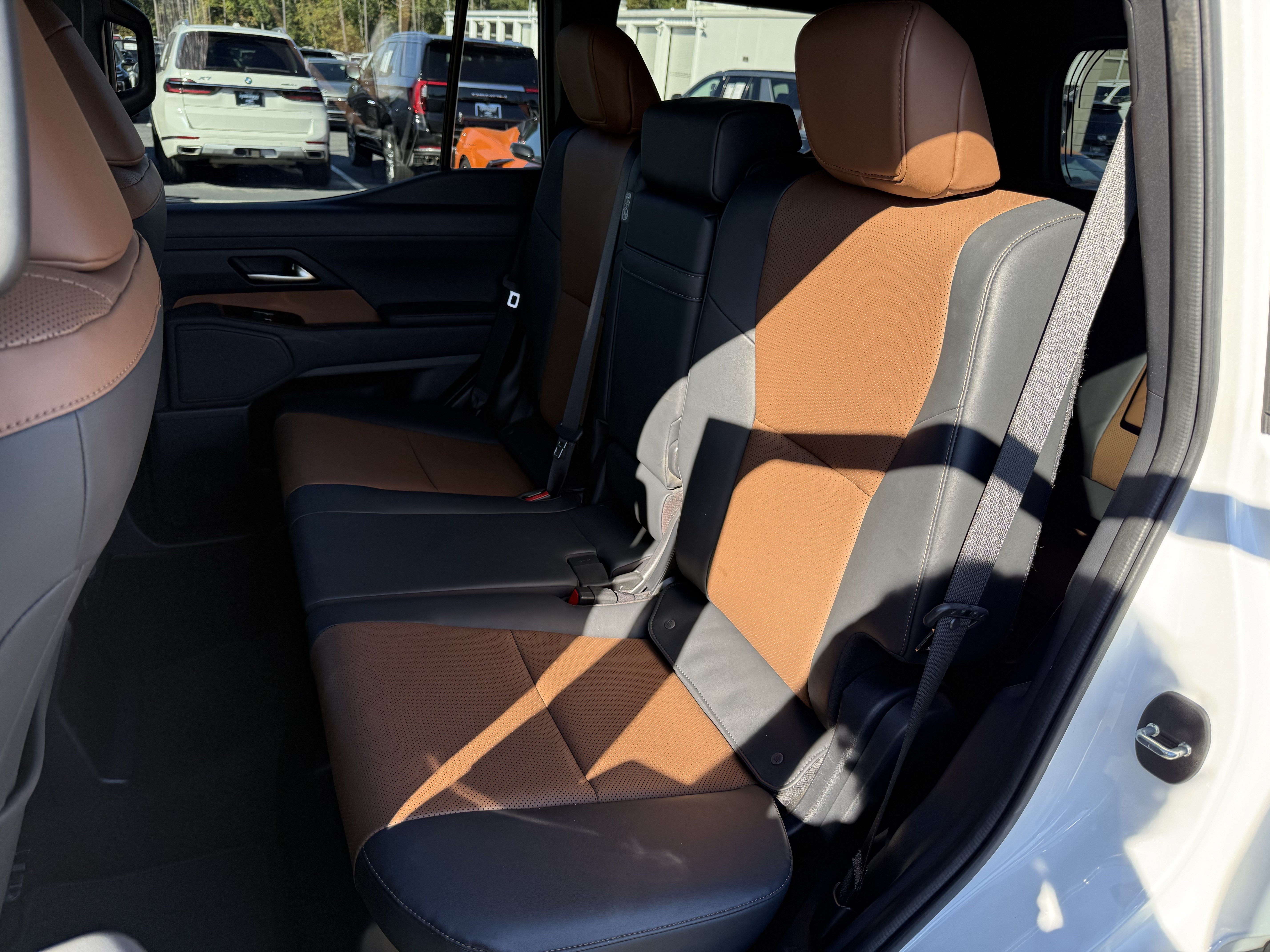 Used 2024 Lexus GX 550 w/ Cold Area Package AWD/4WD image 33