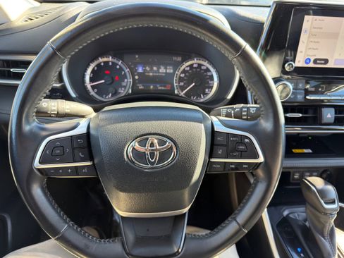Used 2024 Toyota Highlander LE image 28