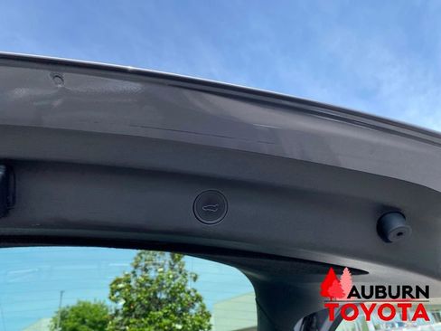 Used 2025 Tesla Model Y Long Range AWD/4WD image 14
