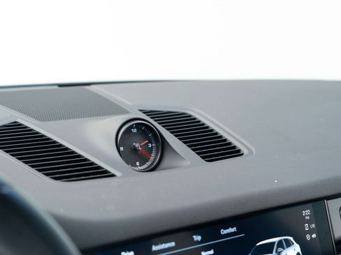 Certified 2023 Porsche Cayenne Platinum Edition AWD/4WD image 24