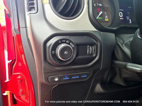 Used 2024 Jeep Wrangler Unlimited w/ Convenience Group AWD/4WD image 32