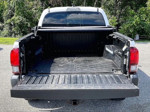 Used 2022 Toyota Tacoma SR5 AWD/4WD image 33