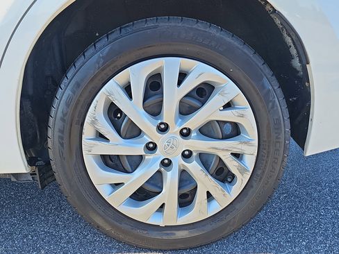 Used 2017 Toyota Corolla LE image 29