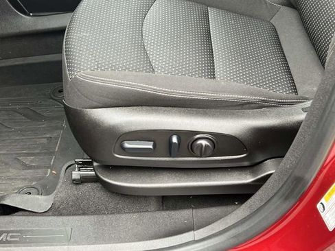 Used 2023 GMC Terrain SLE w/ Driver Convenience Package image 20