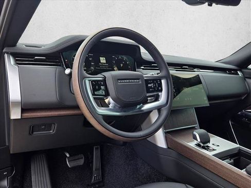 Used 2026 Land Rover Range Rover SE AWD/4WD image 3