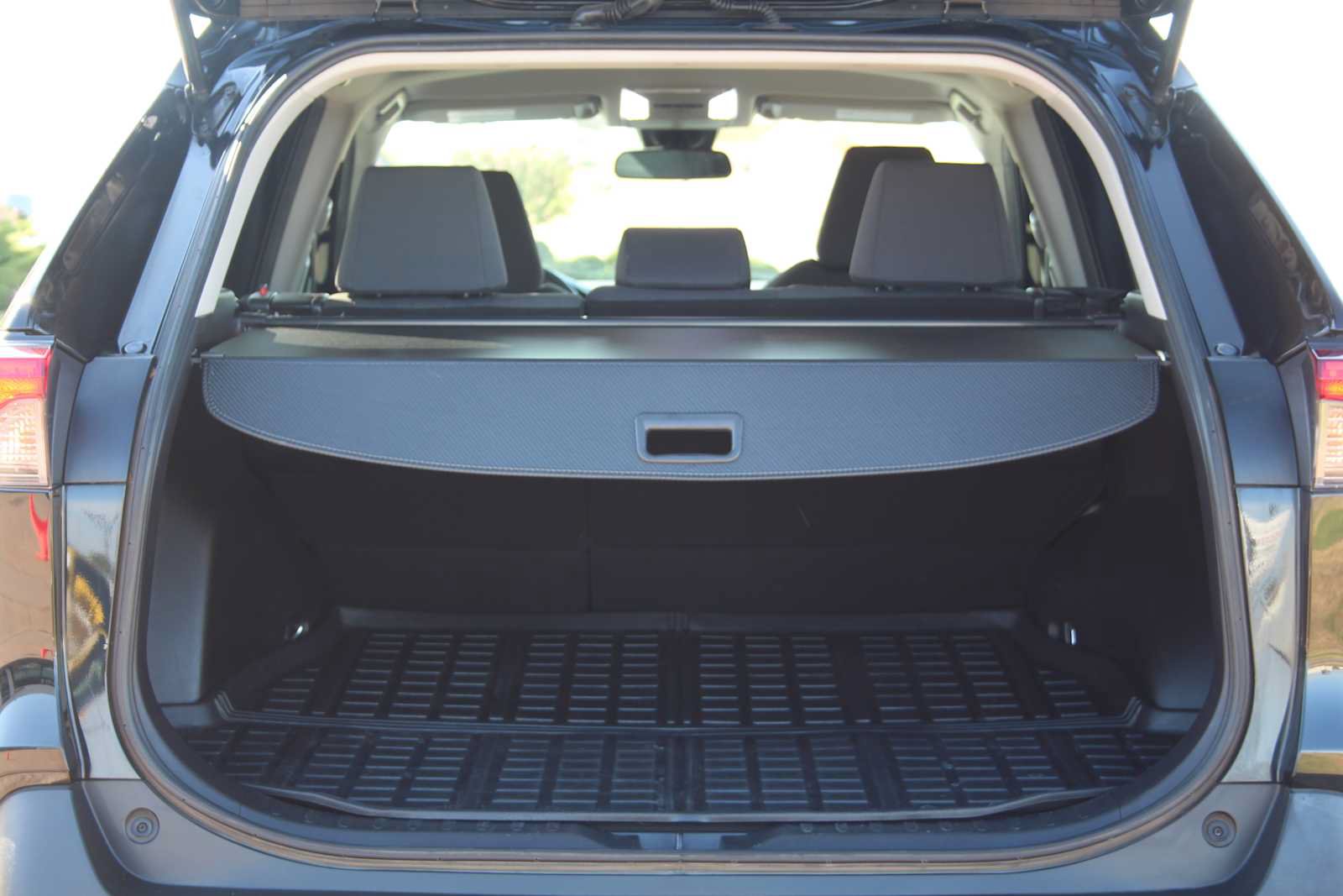 Used 2020 Toyota RAV4 XLE FWD image 11