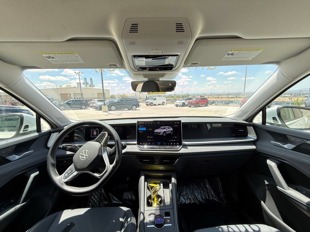Certified 2025 Volkswagen Tiguan SE FWD image 13