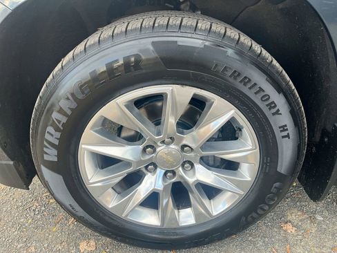 Used 2021 Chevrolet Suburban Premier image 10