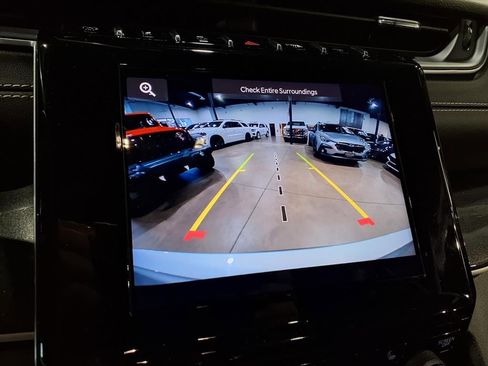 Used 2023 Jeep Grand Cherokee L Laredo image 14