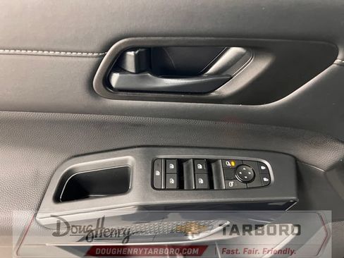 Used 2025 Nissan Pathfinder SV FWD image 26