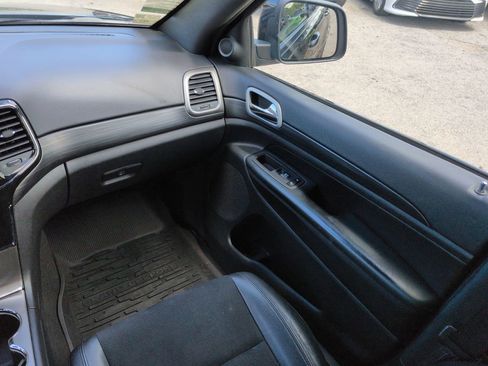 Used 2022 Jeep Grand Cherokee Laredo X AWD/4WD image 17
