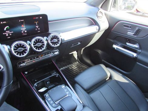 Used 2022 Mercedes-Benz EQB 300 4MATIC image 13