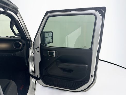 Used 2018 Jeep Wrangler Sport image 30