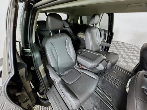 New 2026 Kia Carnival LXS FWD image 30