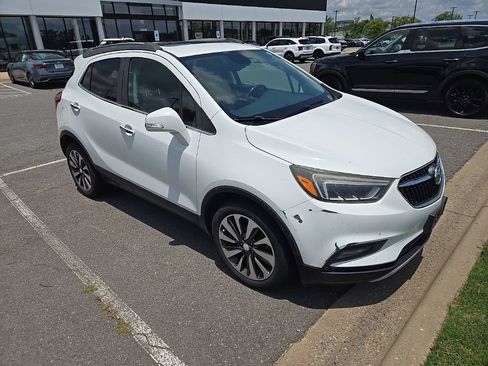 Used 2018 Buick Encore Essence FWD image 3