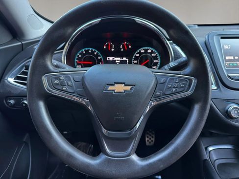 Used 2017 Chevrolet Malibu LT FWD image 20