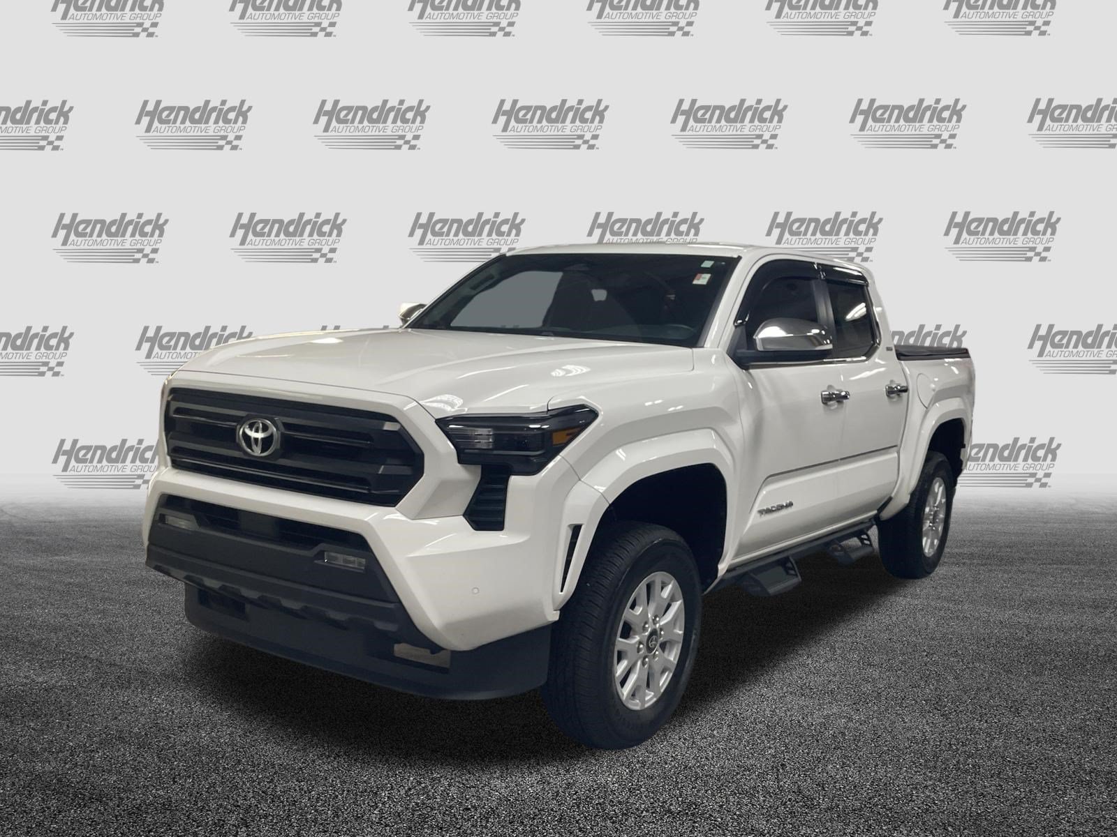 Used 2024 Toyota Tacoma SR5 AWD/4WD image 5