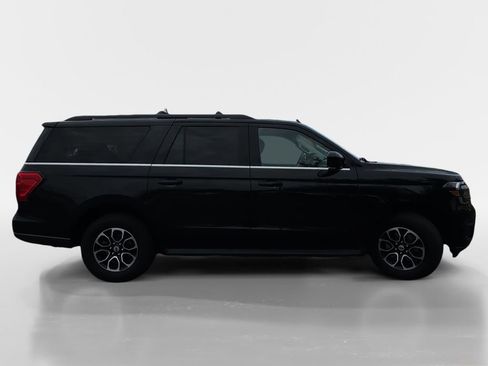 Used 2024 Ford Expedition Max XLT AWD/4WD image 3