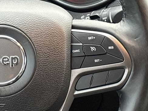 Used 2019 Jeep Cherokee Latitude Plus image 23