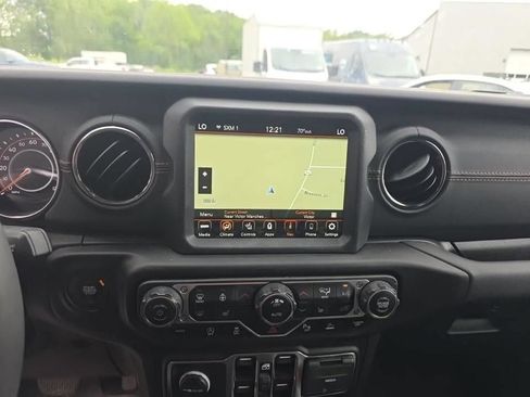 Used 2023 Jeep Wrangler Unlimited Sahara AWD/4WD image 8