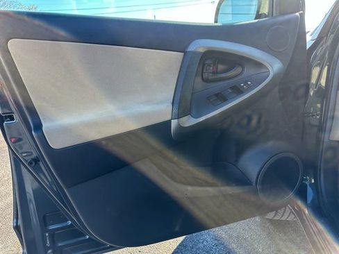 Used 2011 Toyota RAV4 4WD w/ Upgrade Value Pkg image 14