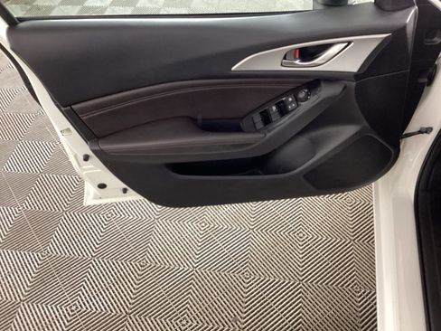 Used 2018 MAZDA MAZDA3 Touring image 16