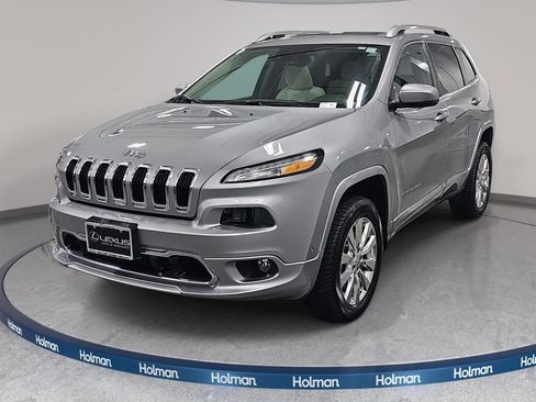 Used 2017 Jeep Cherokee Overland w/ Technology Group AWD/4WD image 1