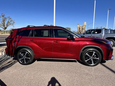 Used 2022 Toyota Highlander XSE image 8