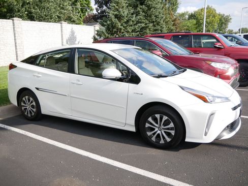 Used 2020 Toyota Prius XLE AWD/4WD image 4