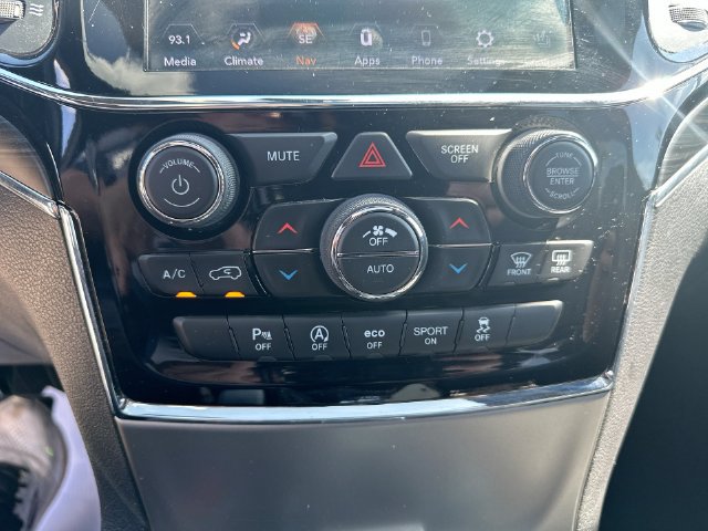 Used 2020 Jeep Grand Cherokee Limited w/ Premium Lighting Group AWD/4WD image 46
